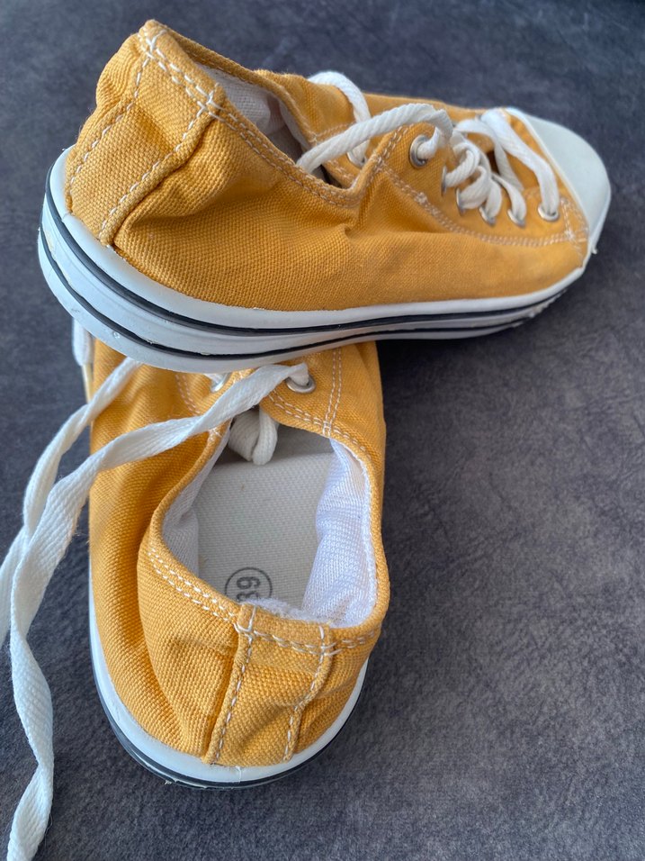 Sarı Kadın spor - Görsel 2