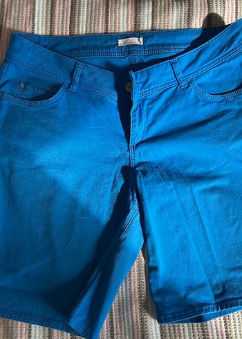 Düğmeli Mavi Denim Kısa Kot Şortu