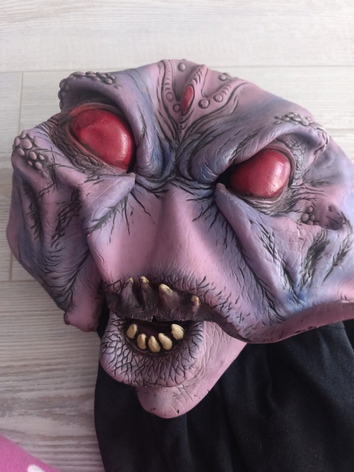 Kırmızı Gözlü Canavar Maskesi - Görsel 2