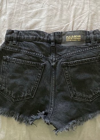 Siyah yırtık kot şort - Görsel 2