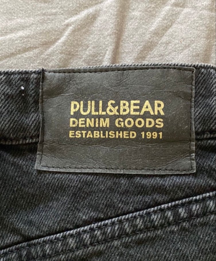 Siyah yırtık kot şort - Görsel 4