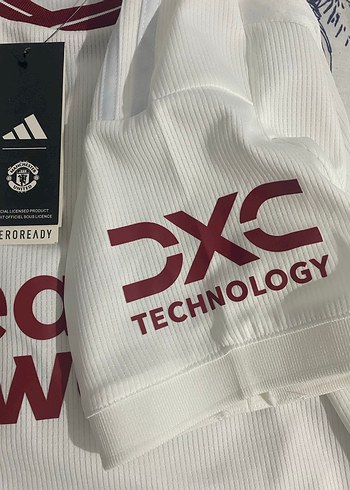 Manchester United 23/24 üçüncü forma - Görsel 5