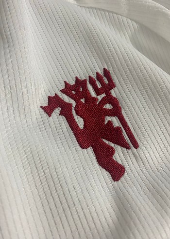 Manchester United 23/24 üçüncü forma - Görsel 3