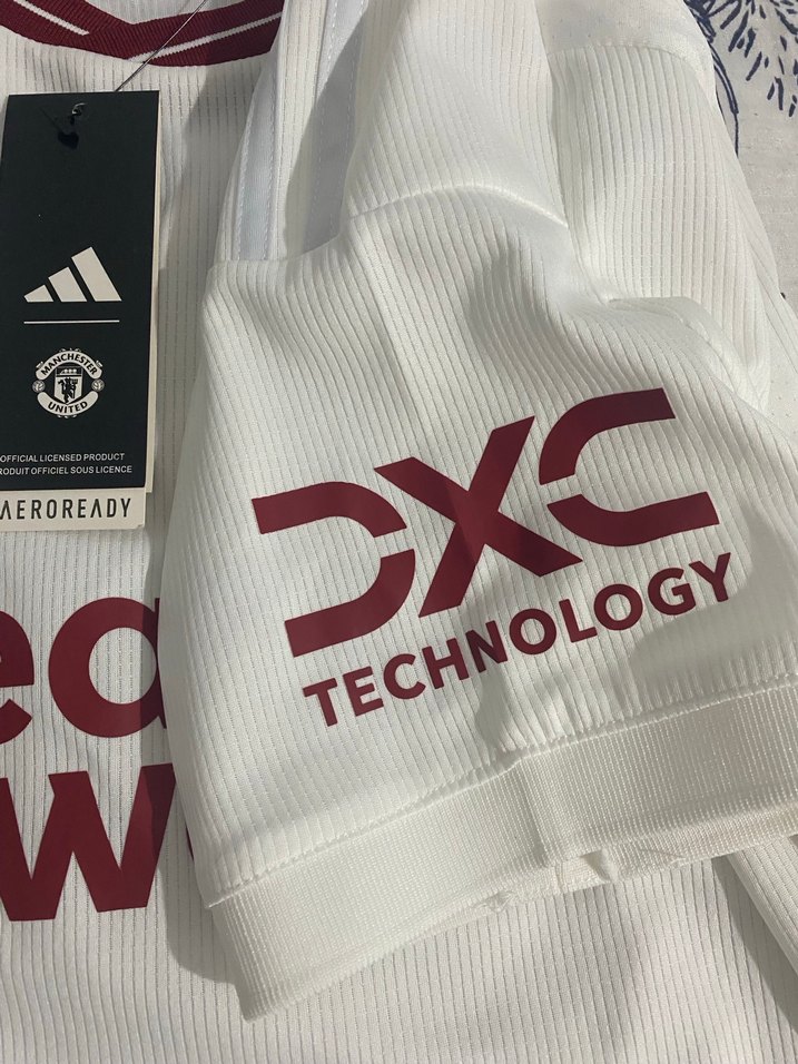 Manchester United 23/24 üçüncü forma - Görsel 5