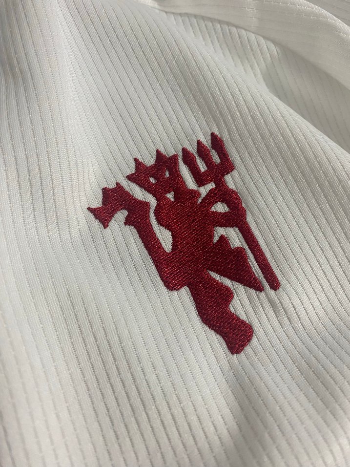 Manchester United 23/24 üçüncü forma - Görsel 3