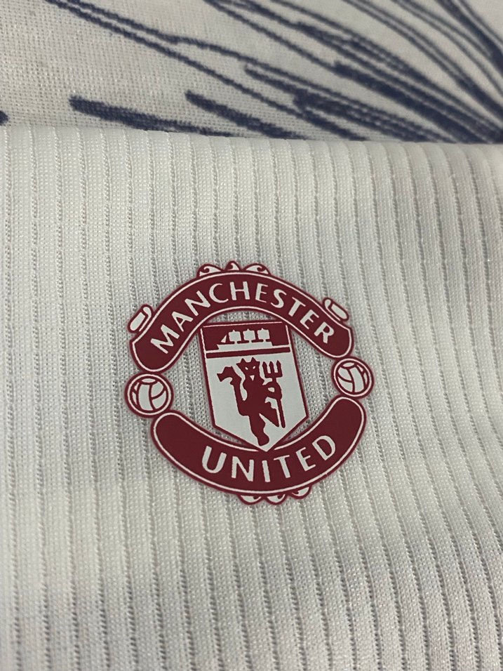 Manchester United 23/24 üçüncü forma - Görsel 4