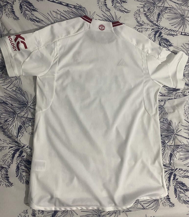 Manchester United 23/24 üçüncü forma - Görsel 2