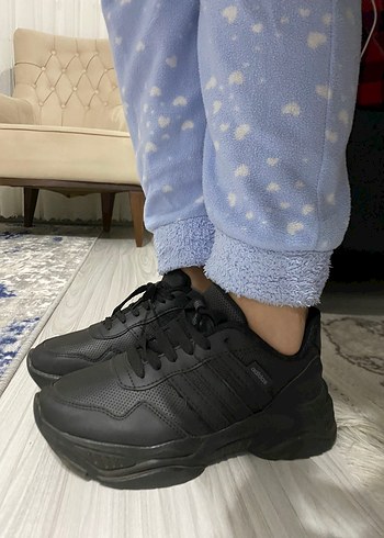Siyah adidas kadın spor ayakkabı