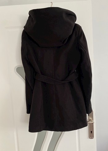 Kapüşonlu Siyah Kaban - Görsel 2