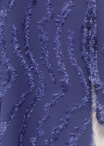 Kadın Mavi Uzun Kürklü Nakışlı Elbise - Görsel 3