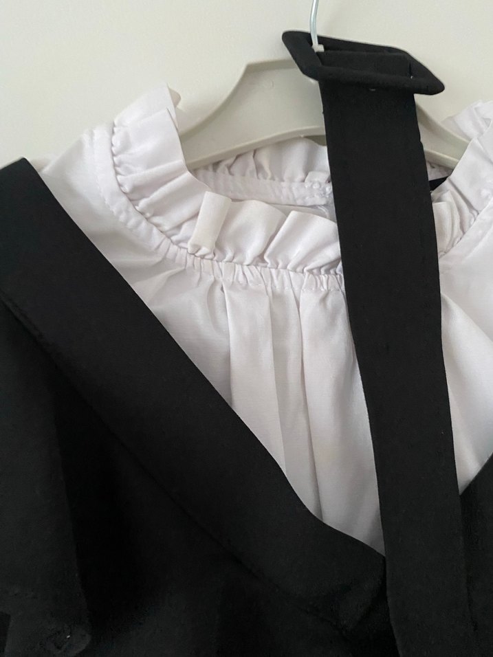 Uzun Siyah Fırfırlı Kolsuz Elbise - Görsel 3