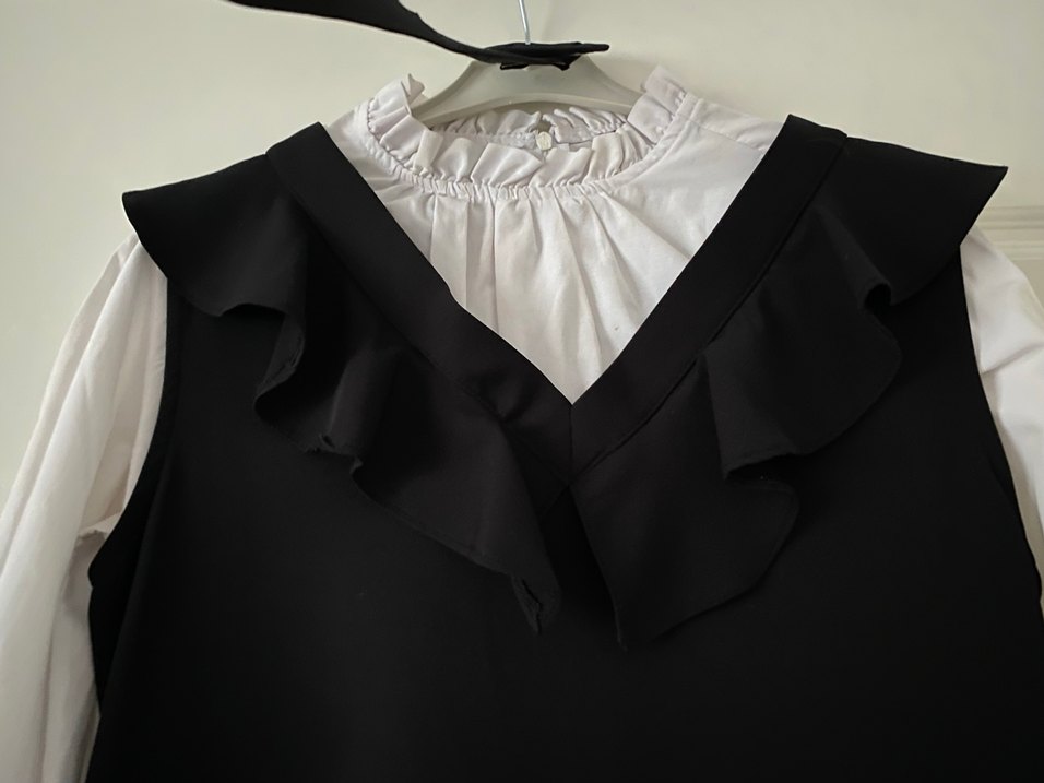 Uzun Siyah Fırfırlı Kolsuz Elbise - Görsel 4