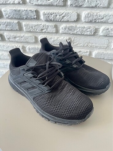 Adidas spor ayakkabı