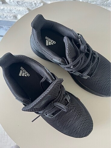 42 Beden siyah Renk Adidas spor ayakkabı