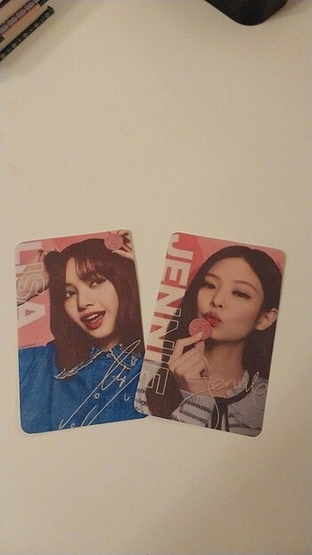 Jennie ve Lisa Arkasız/Tek Taraflı Pvc Kaplamalı Photocard 