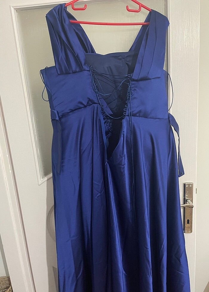 Özel dikim mevzuniyet gece elbisesidir - Görsel 3