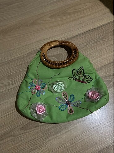 Yeşil çanta