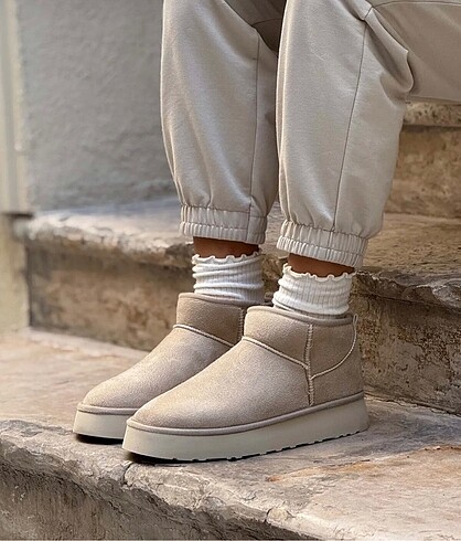 Bej Ugg