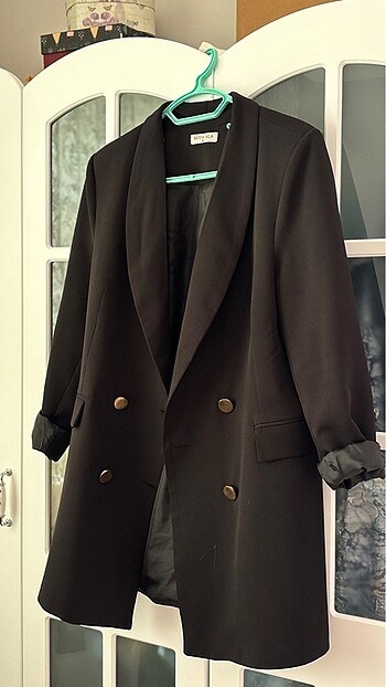 Astarlı Omuzları Vatkalı Blazer Ceket