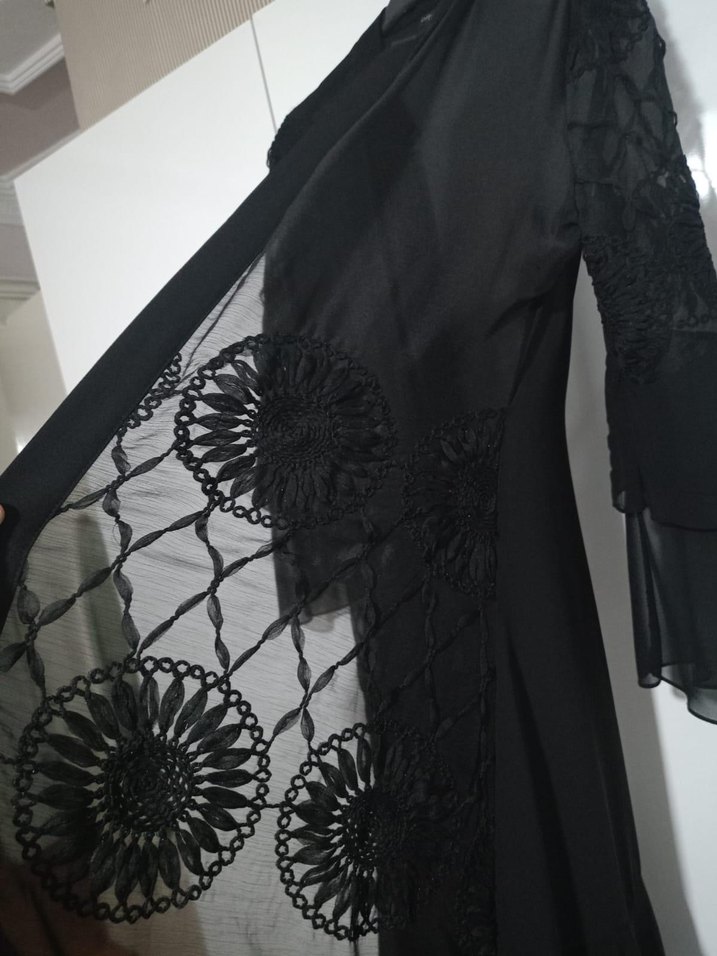 Uzun Siyah Gotik Nakışlı abaya - Görsel 3