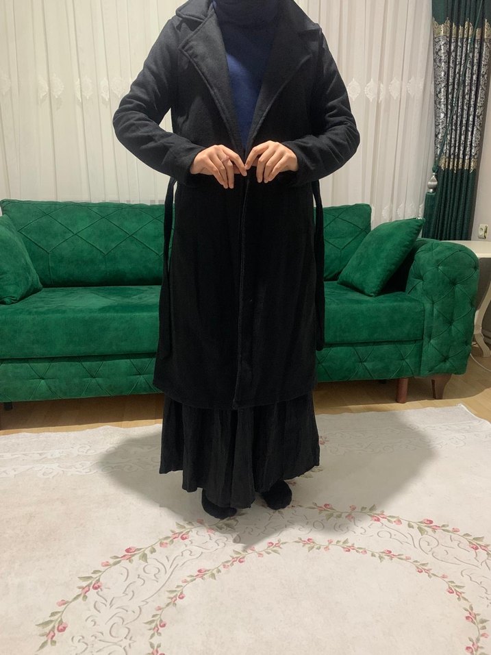 Drapeli Siyah Kadın Uzun Kaban - Görsel 3