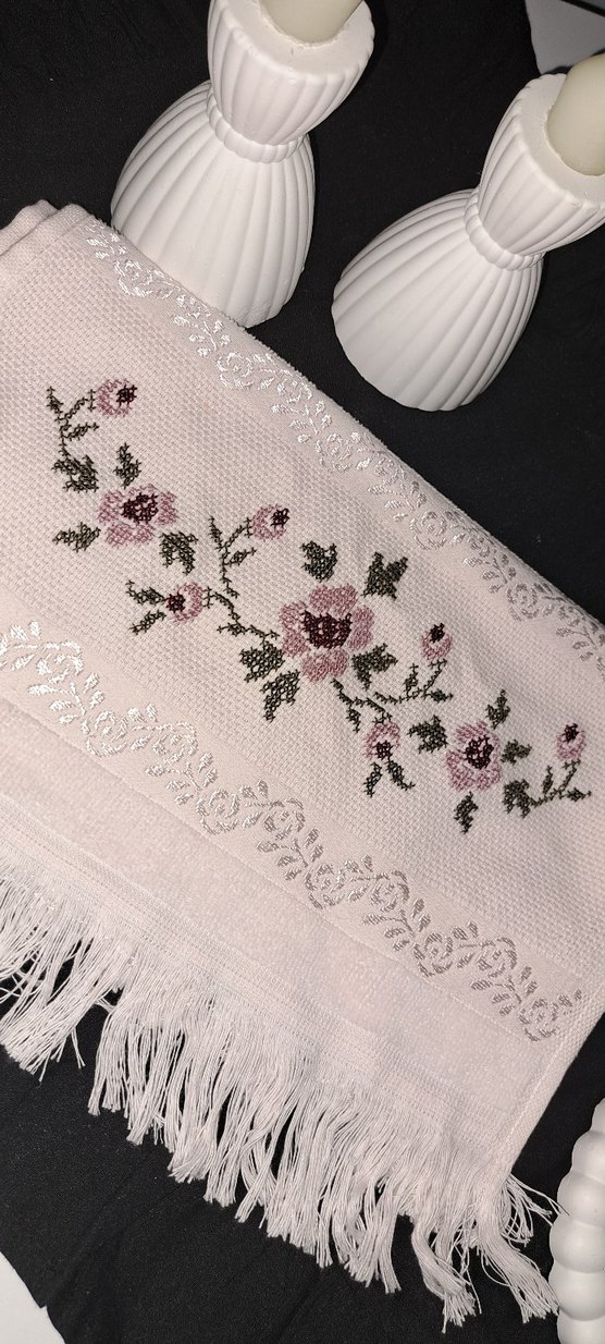 EL ISLEMESI  Püsküllü Pastel Beyaz Havlu - Görsel 3