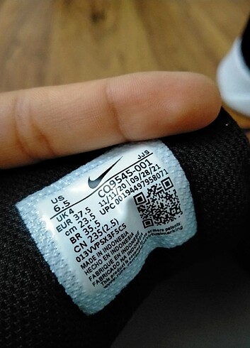 37,5 Beden siyah Renk Orijinal Nike ayakkabı