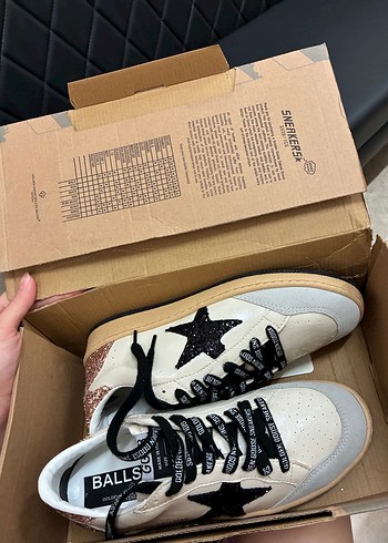Golden Goose Deluxe 37
