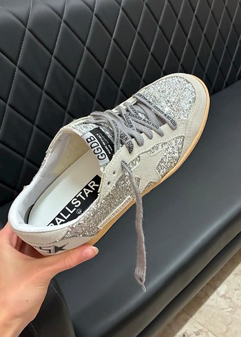 Golden Goose Deluxe 37