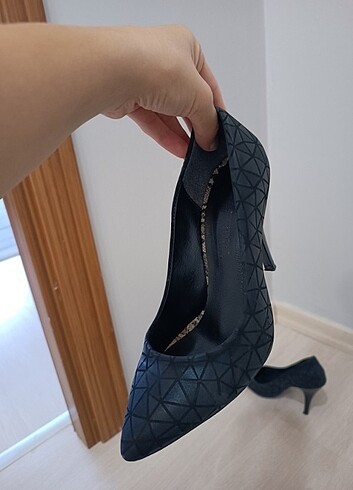 Stiletto topuklu ayakkabı 