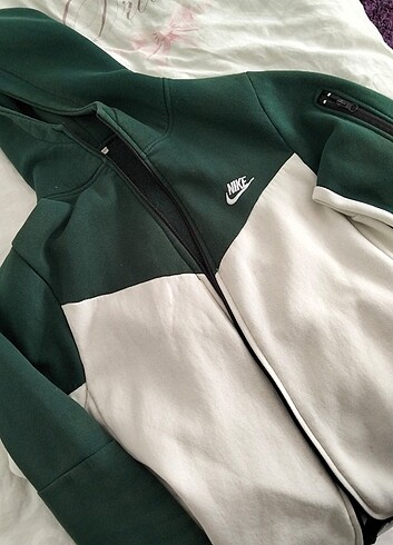 nike uzun kollu kapsonlu hırka fermuarlı 