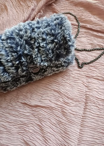 Gri Peluş Detaylı Örgü Kadın Çanta