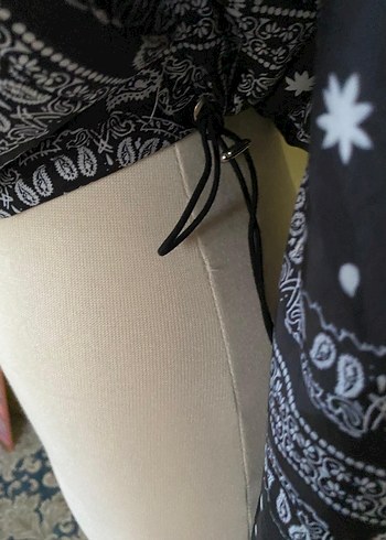 Desenli Siyah Kapüşonlu Kadın Ceket - Görsel 7