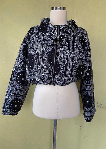 Desenli Siyah Kapüşonlu Kadın Ceket - Görsel 4