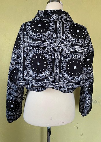 Desenli Siyah Kapüşonlu Kadın Ceket - Görsel 5