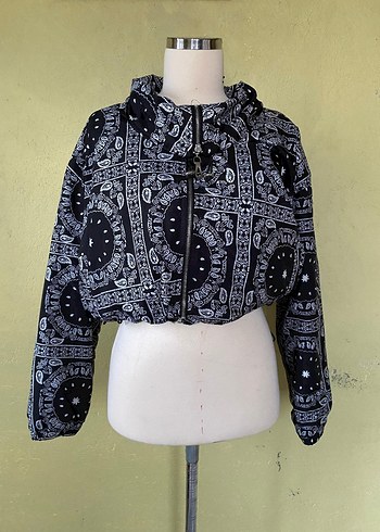 Desenli Siyah Kapüşonlu Kadın Ceket - Görsel 2