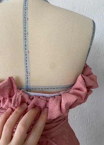 Pudra Mini Straplez Fırfırlı Nakışlı Elbise - Görsel 9