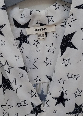 Düğmeli V Yaka Baskılı Bluz - Görsel 3