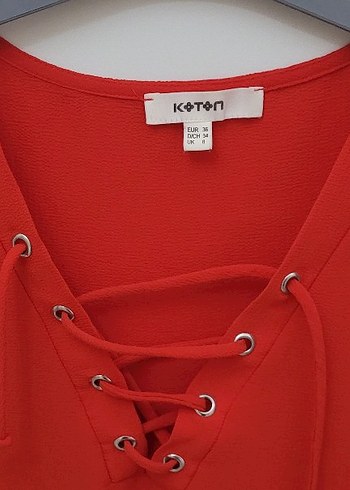 Kırmızı V Yaka Bağcıklı Kolsuz Bluz - Görsel 3