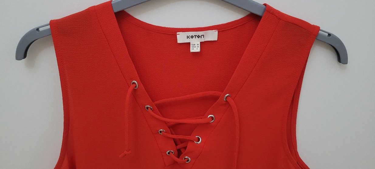 Kırmızı V Yaka Bağcıklı Kolsuz Bluz - Görsel 3