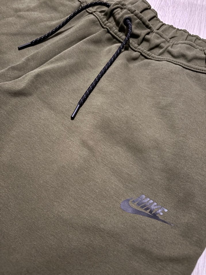 Nike Haki Rahat Kesim Erkek Şort - Görsel 2