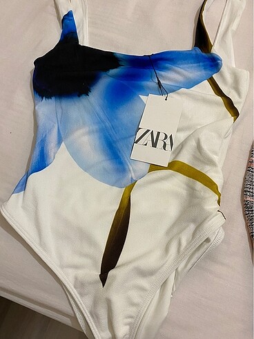 Zara çiçek desenli body