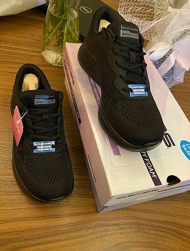 39 Beden Skechers kadın spor ayakkabı