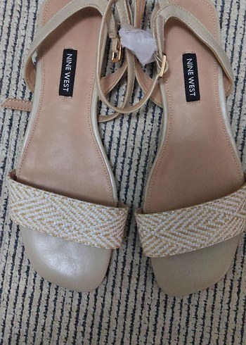 Nine West Bej Herringbone Sandalet