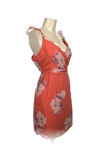 Diğer PreLoved Kısa Elbise %70 İndirimli.