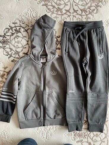 Adidas Alt-Üst eşofman 6-7 yas,122cm