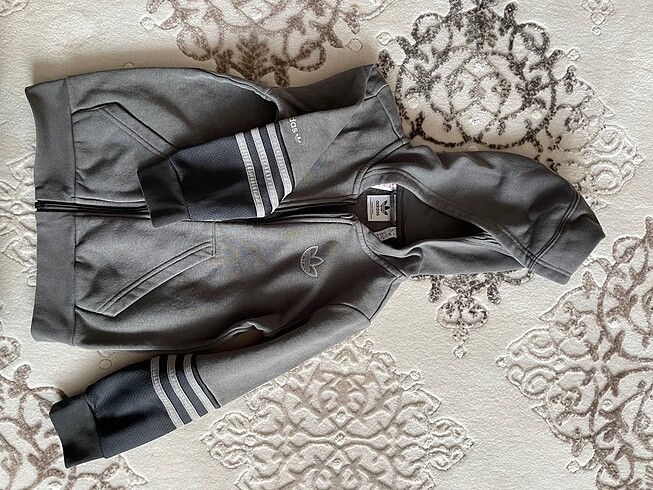 Adidas Adidas Alt-Üst eşofman 6-7 yas,122cm