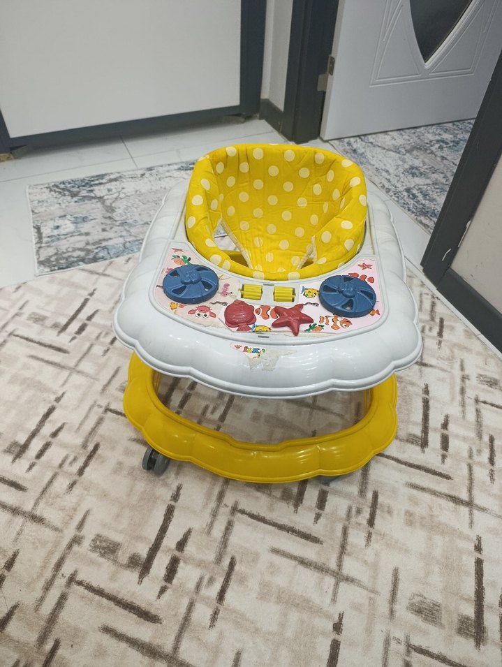 Sarı Renkli Bebek Yürüteci - Görsel 2