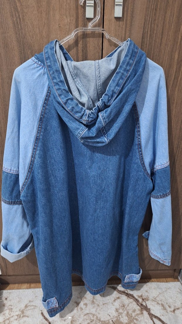 Kapüşonlu Düğmeli Mavi Denim Ceket - Görsel 4