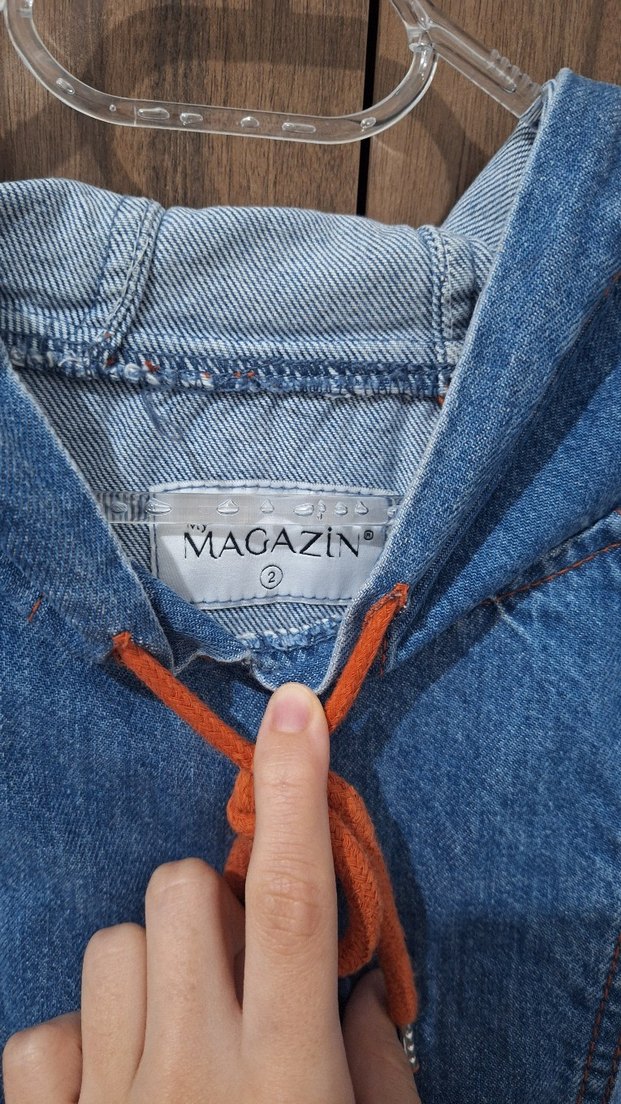 Kapüşonlu Düğmeli Mavi Denim Ceket - Görsel 3